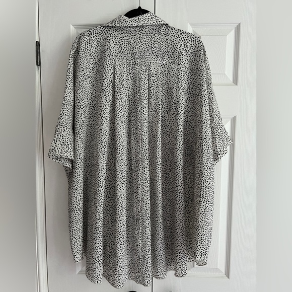 Easel Oversized Short Sleeve Blouse - Picture 6 of 7